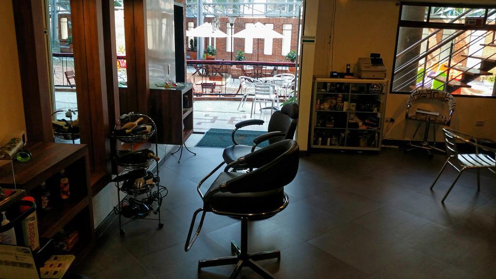 莫拉莱斯国际酒店及会议中心 Ibagué 外观 照片 A salon chair