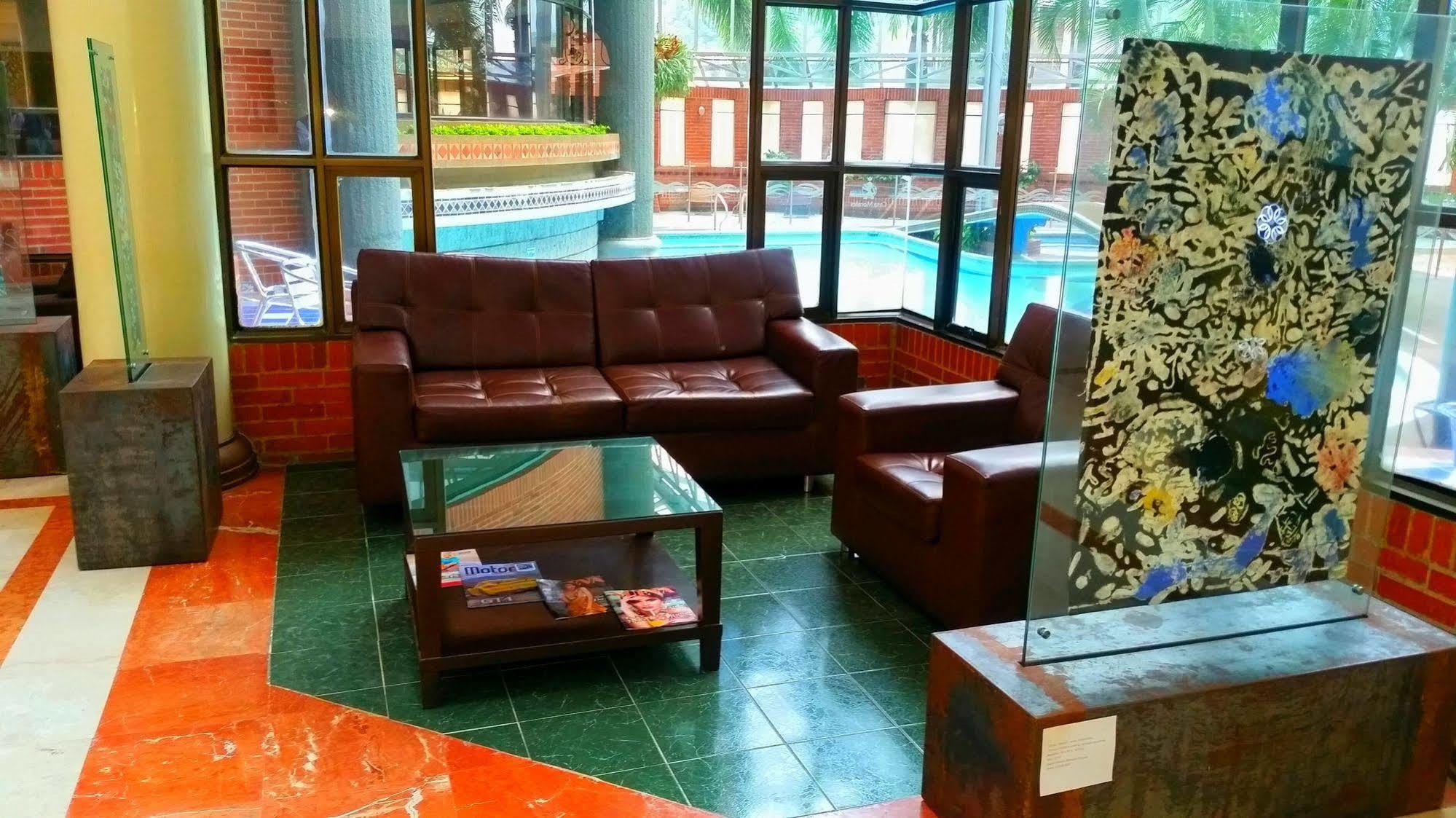莫拉莱斯国际酒店及会议中心 Ibagué 外观 照片 The lobby of the hotel
