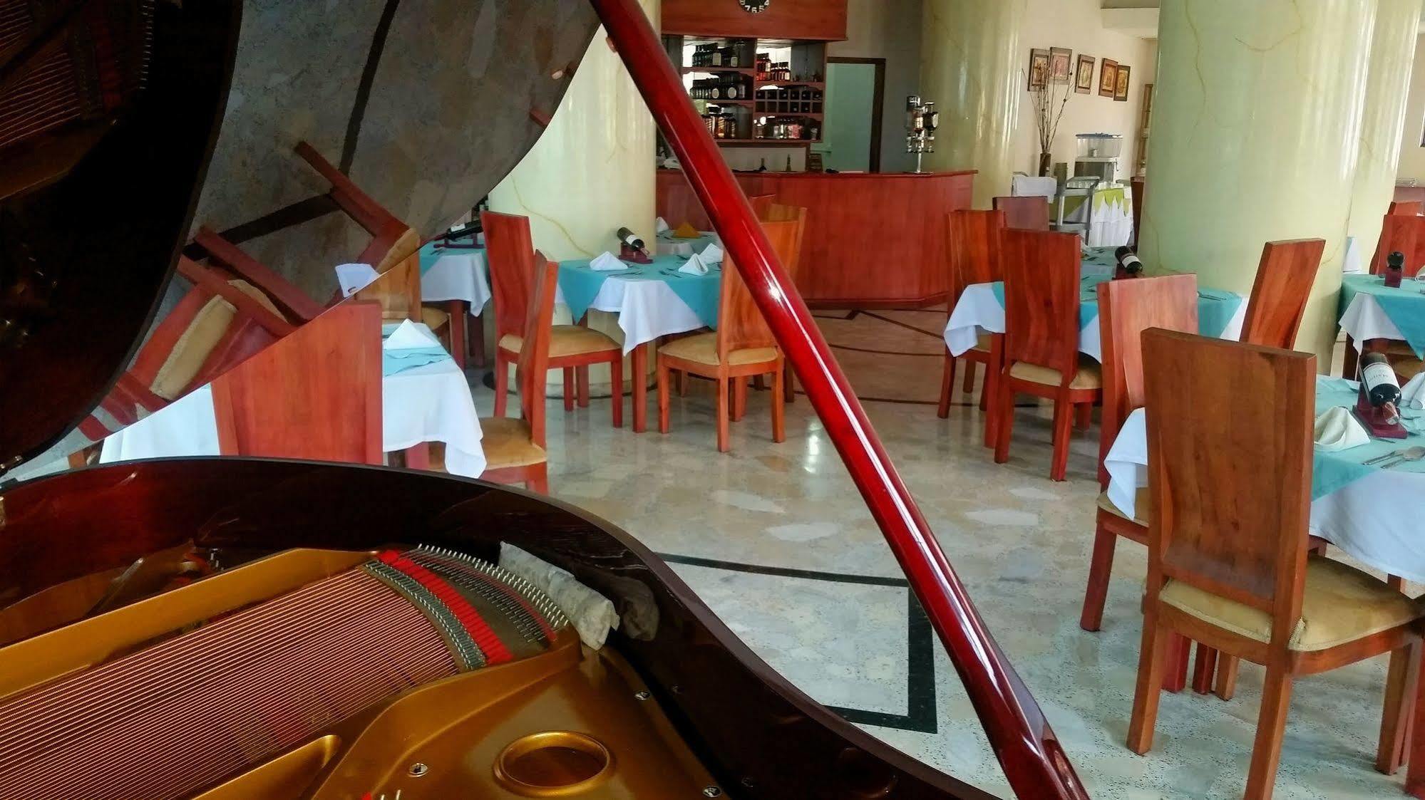 莫拉莱斯国际酒店及会议中心 Ibagué 外观 照片 Restaurant in the hotel