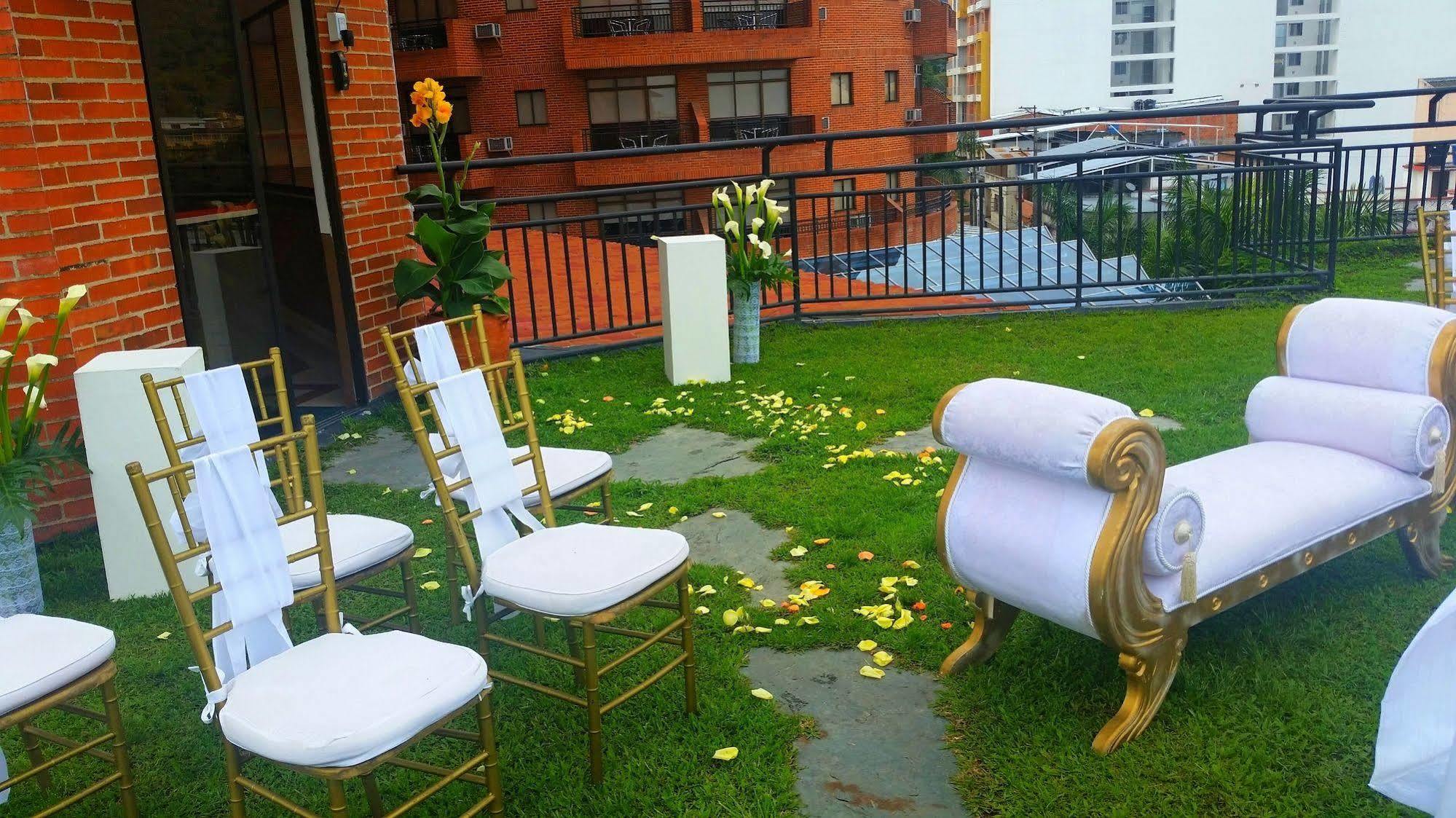 莫拉莱斯国际酒店及会议中心 Ibagué 外观 照片 A wedding ceremony at the rooftop of the hotel