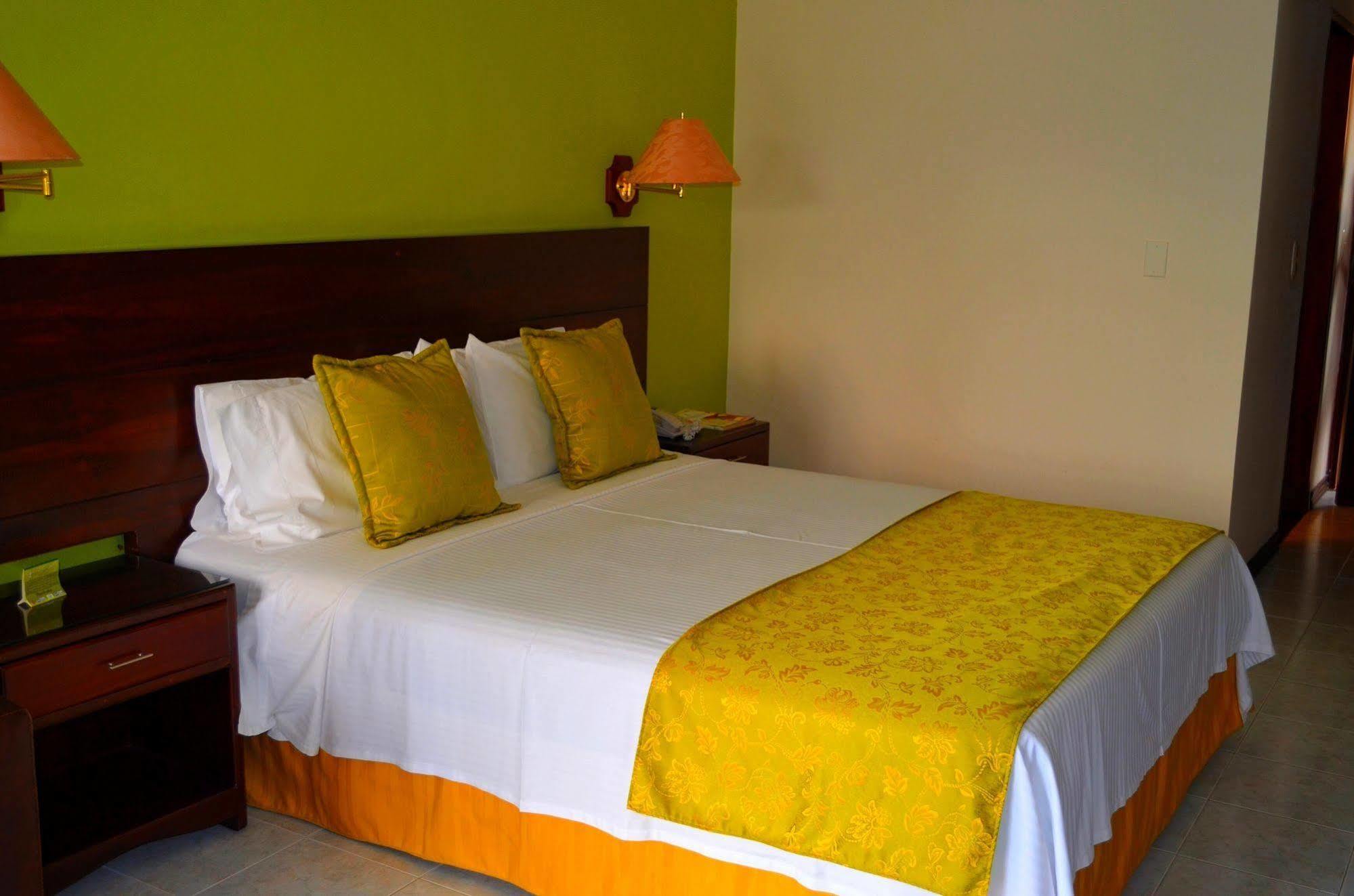 莫拉莱斯国际酒店及会议中心 Ibagué 外观 照片 A bed